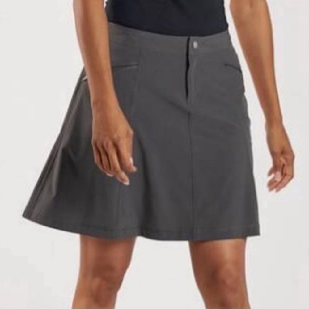 GRAY TITLE NINE SWINGTASTIC SKORT SIZE 10